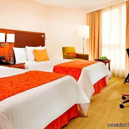 Courtyard By Marriott Paris 4*