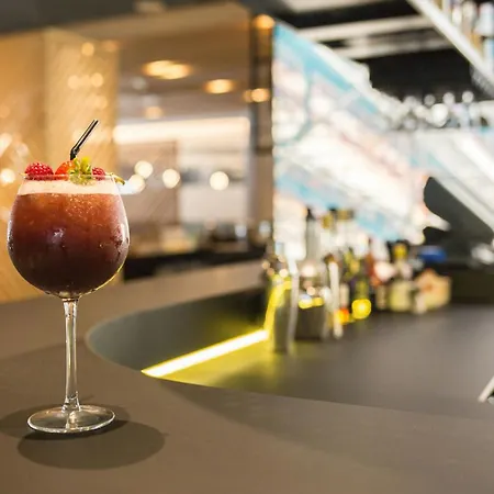 Courtyard By Marriott Paris 4*