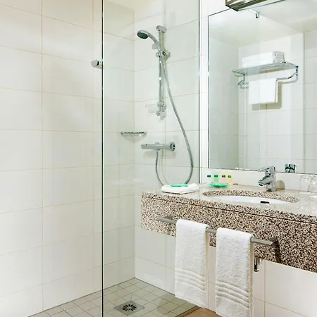 Courtyard By Marriott Paris Hotel