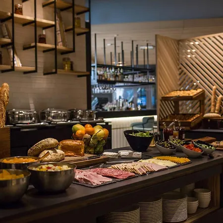 Courtyard By Marriott Paris Hotel 4*