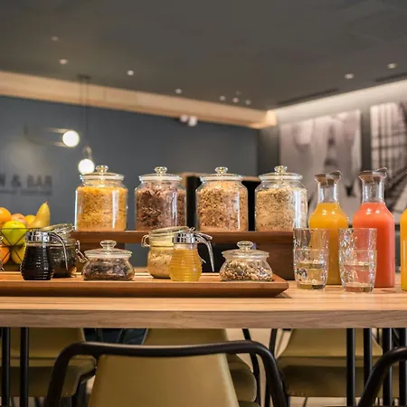 Hotel Courtyard By Marriott Paris 4*