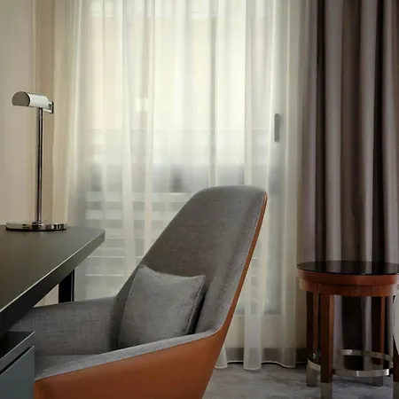 Hotel Courtyard By Marriott Paris 4*