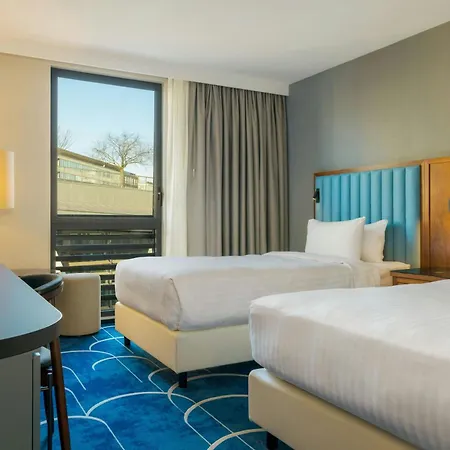 Courtyard By Marriott Paris Hotel
