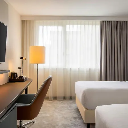 Courtyard By Marriott Paris Hotel