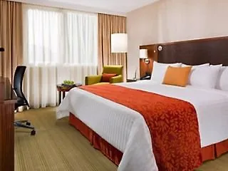 Hotel Courtyard By Marriott Paris 4*