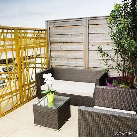 Hotel Courtyard By Marriott Paris 4*