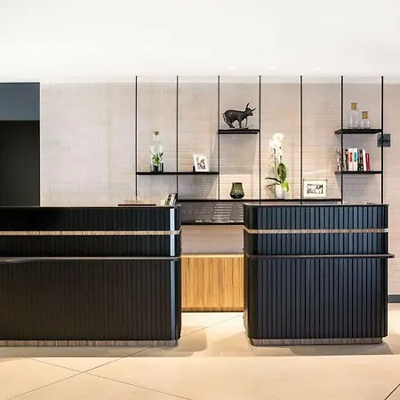 Courtyard By Marriott Paris