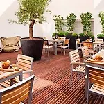 Courtyard By Marriott Paris