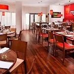 Courtyard By Marriott Paris Hotel