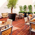 Courtyard By Marriott Paris Hotel 4*