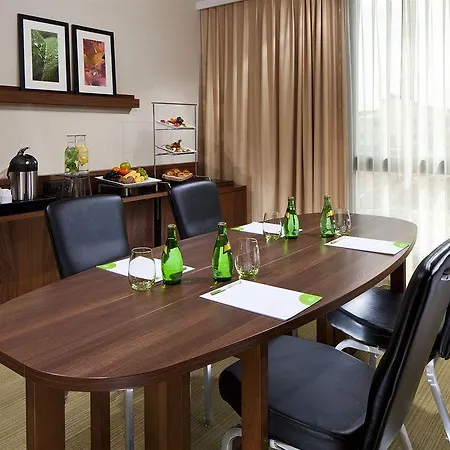 Courtyard By Marriott Paris 4* ארקואיל