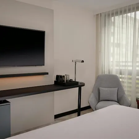 Courtyard By Marriott Paris Hotel Arcueil