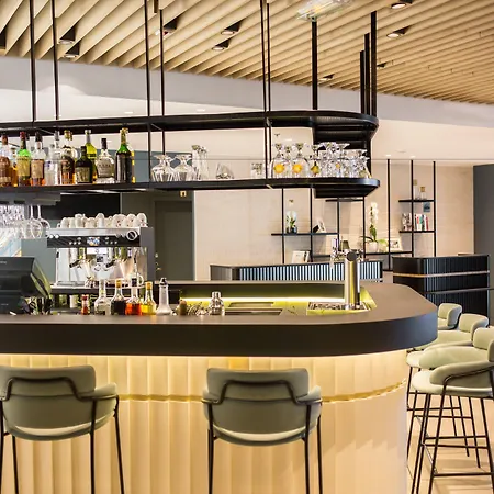 Courtyard By Marriott Paris Hotel 4*