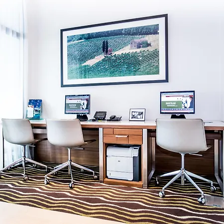 Courtyard By Marriott Paris Hotel
