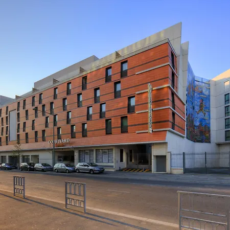 Courtyard By Marriott Paris 4*
