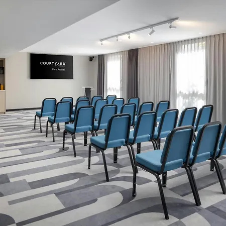 מלון Courtyard By Marriott Paris 4*