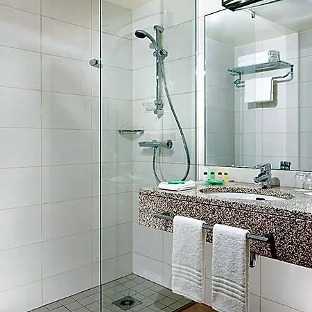 מלון Courtyard By Marriott Paris 4*