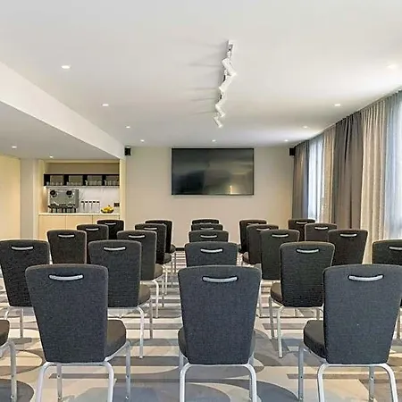 Courtyard By Marriott Paris Hotel