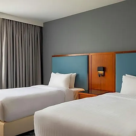 מלון Courtyard By Marriott Paris