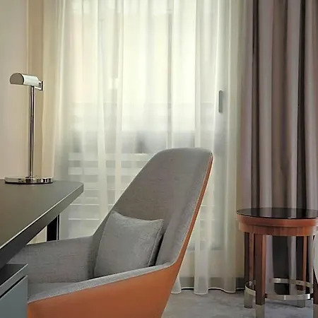 מלון Courtyard By Marriott Paris ארקואיל