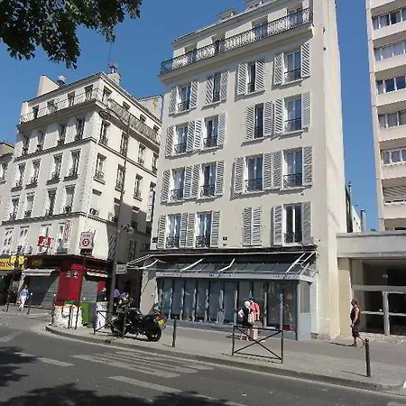 Courtyard By Marriott Paris מלון
