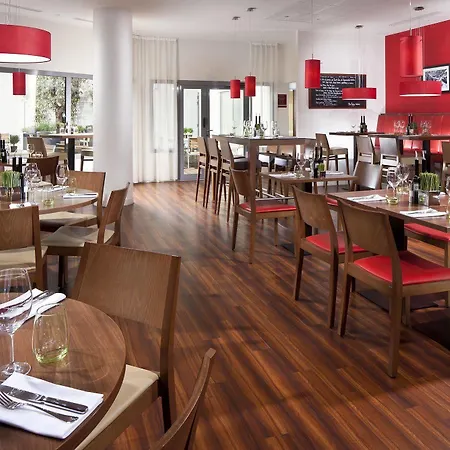 מלון Courtyard By Marriott Paris ארקואיל