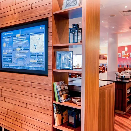 Courtyard By Marriott Paris 4* ארקואיל