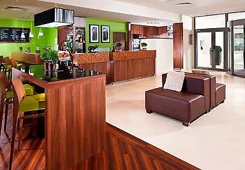 Courtyard By Marriott Paris מלון ארקואיל