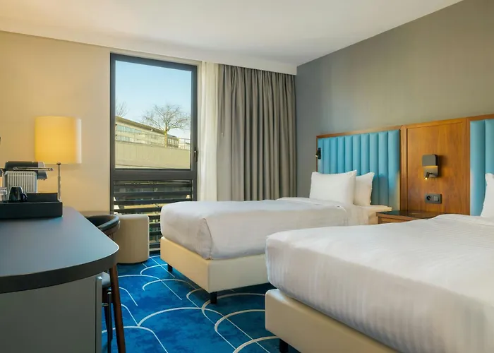 Courtyard By Marriott Paris Hotel