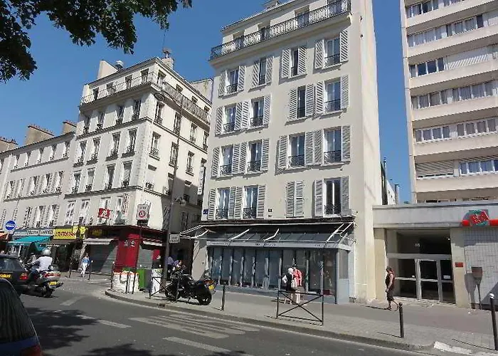 Courtyard By Marriott Paris Hotel